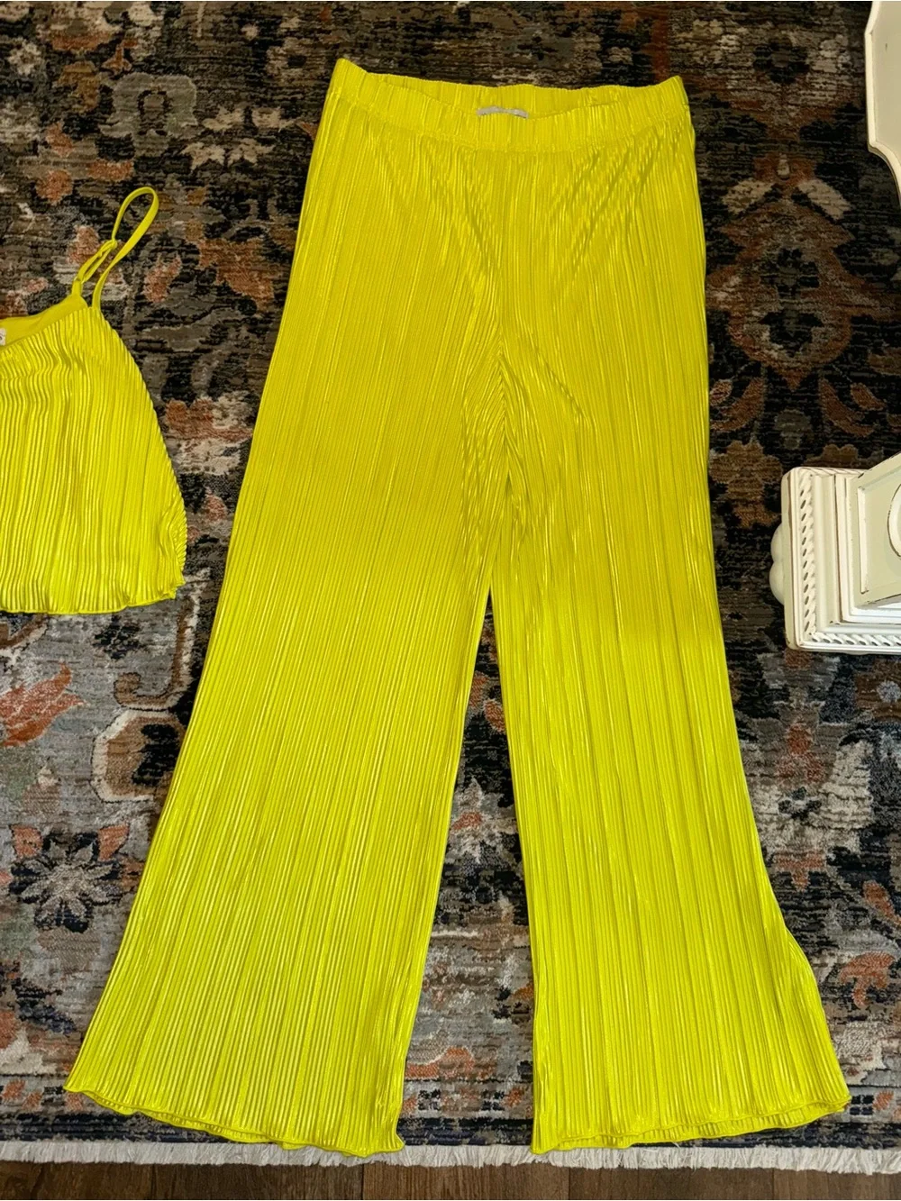 Almost Famous Neon Yellow Pleated Set - Picture 4 of 5